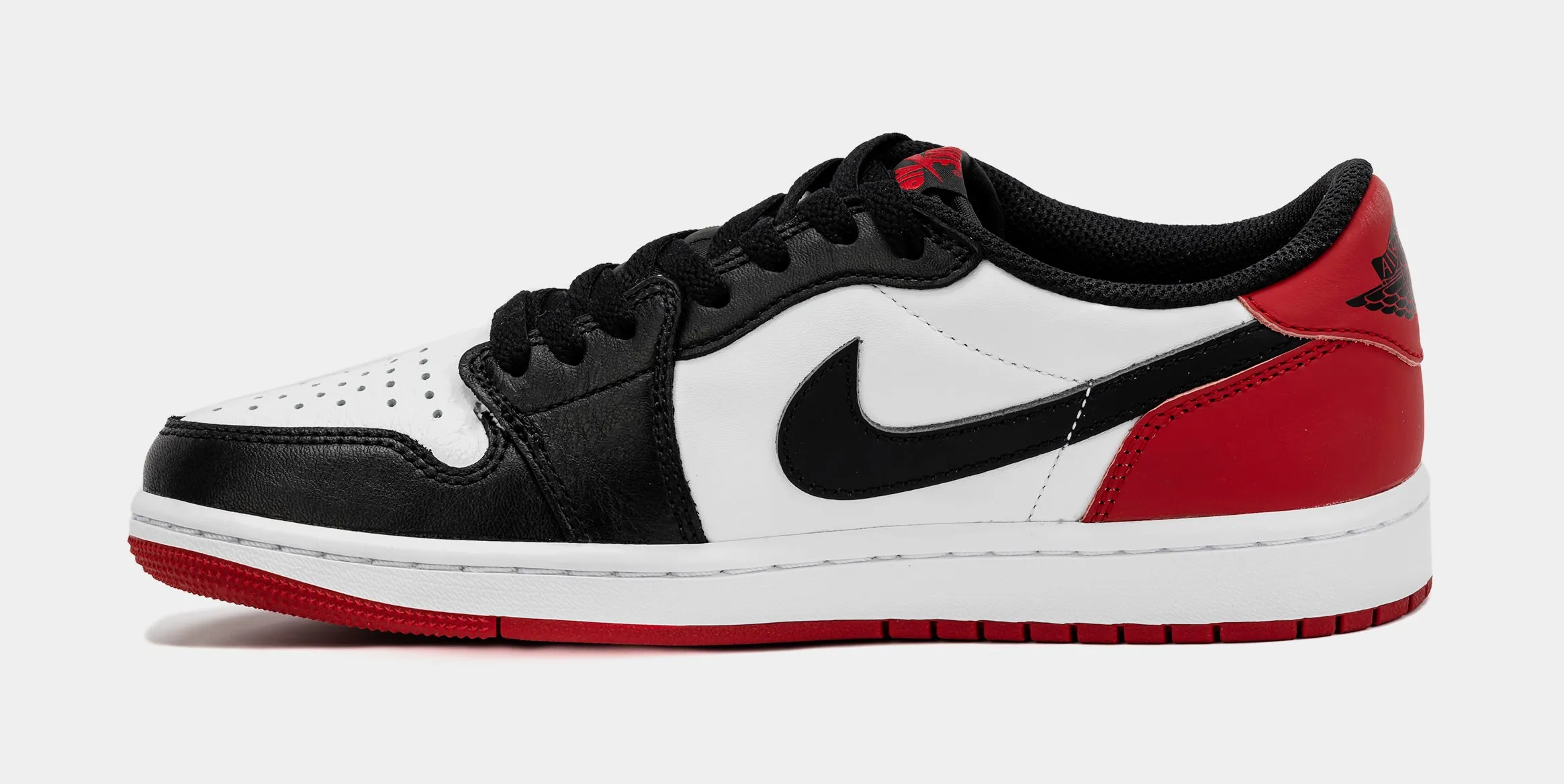 Air Jordan 1 Retro Low OG Black Toe Mens Lifestyle Shoes (Black/Red)