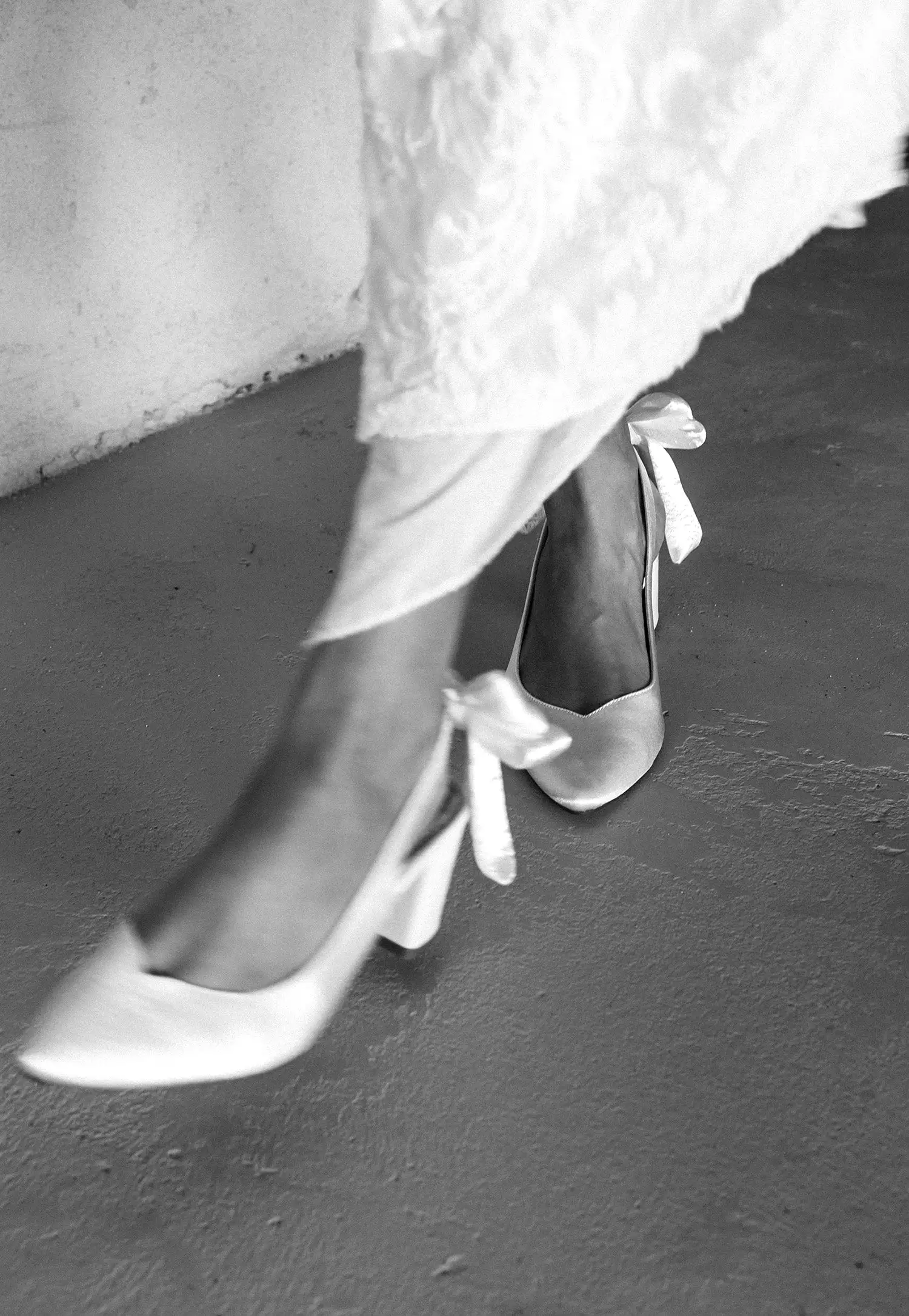 GARDENIA - CLOSED TOE SATIN BRIDAL HEELS WITH BOW