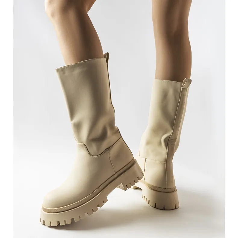 Hollie beige matte boots