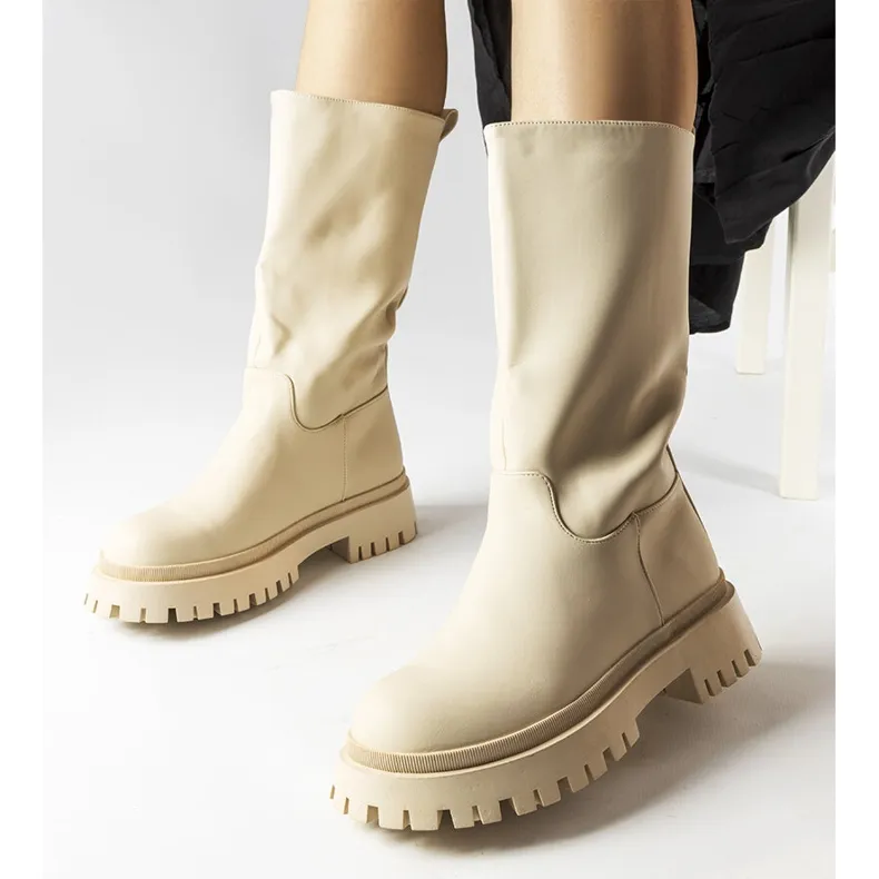 Hollie beige matte boots