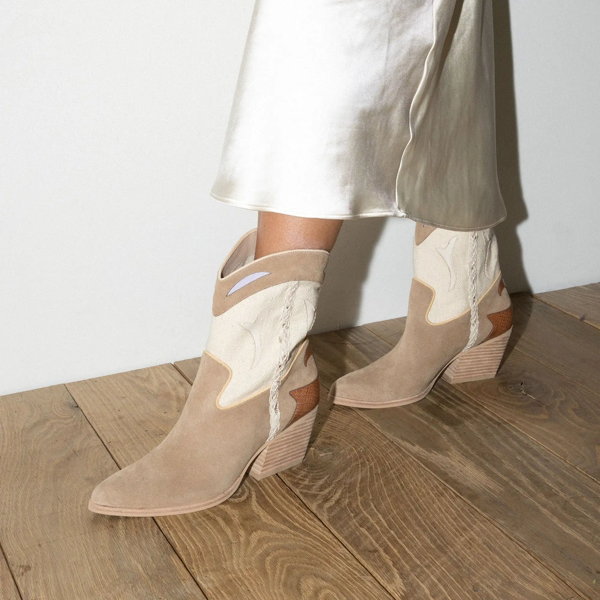 LORAL BOOTIES IN TAUPE MULTI SUEDE - re:vita